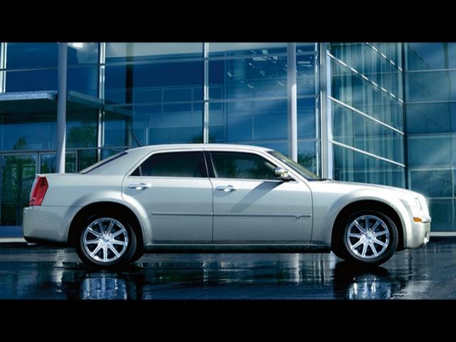 2008 Chrysler 300 SLE / 4x4