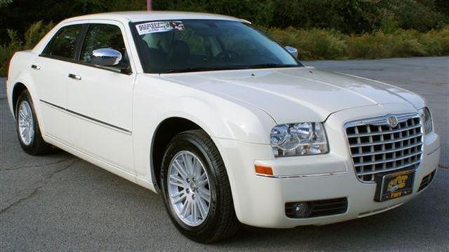 2010 Chrysler 300 Ext Cab 125.9 WB