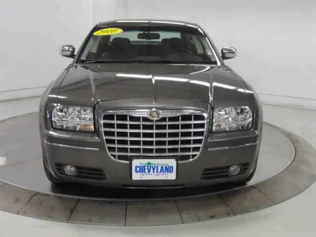 2010 Chrysler 300 LX - Stow-n-go