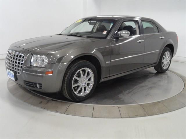 2010 Chrysler 300 LX - Stow-n-go