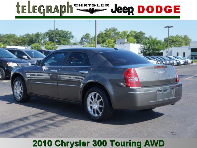 2010 Chrysler 300 Dsl Xtnded Cab Long Bed XLT