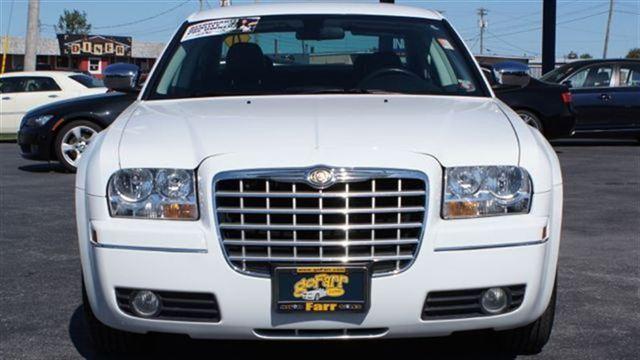 2010 Chrysler 300 Ext Cab 125.9 WB