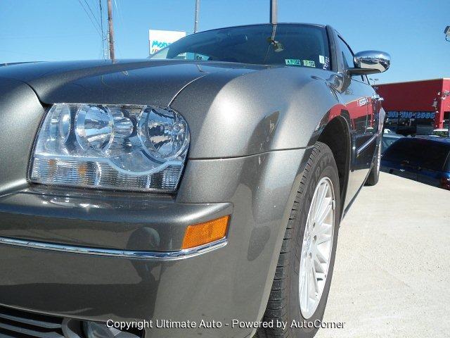 2010 Chrysler 300 Unknown