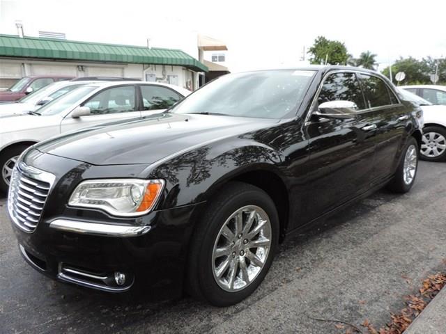 2011 Chrysler 300 SLT 25