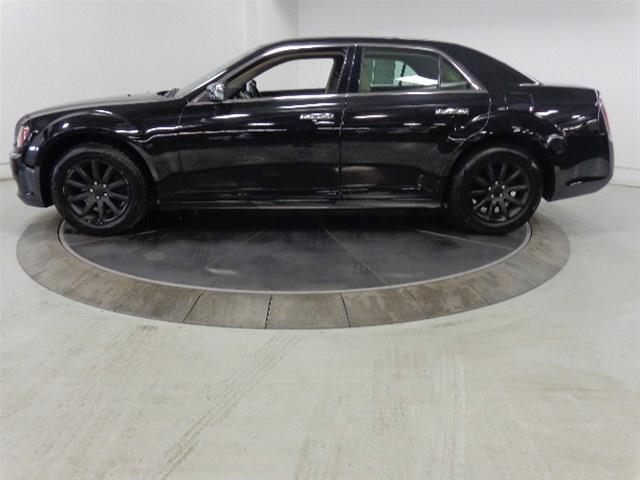 2011 Chrysler 300 SLT 25