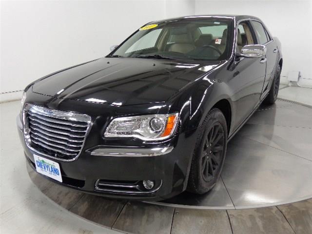 2011 Chrysler 300 SLT 25