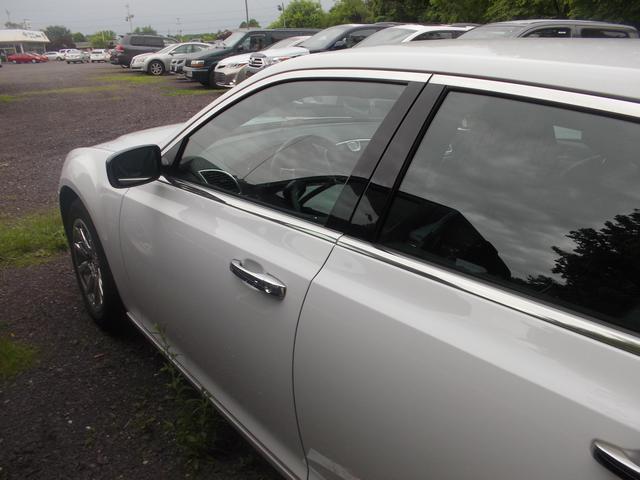 2012 Chrysler 300 SLT 25