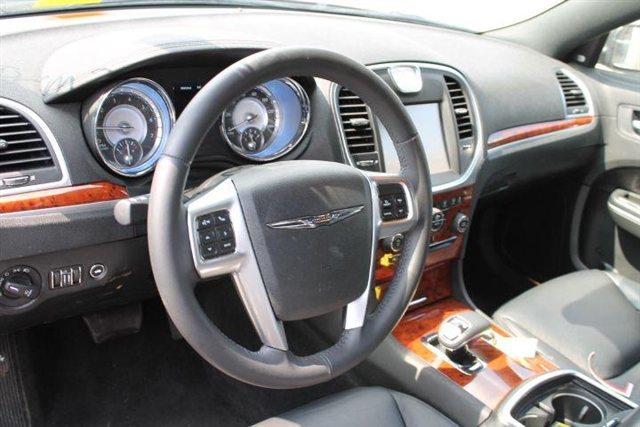 2012 Chrysler 300 4dr Sdn GXE Auto