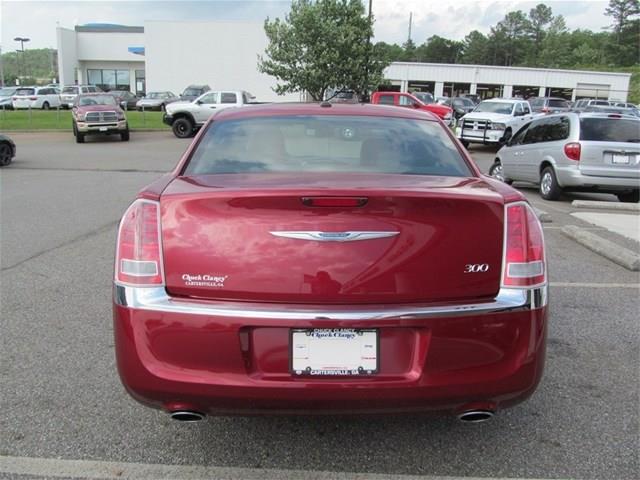 2012 Chrysler 300 SLT 25