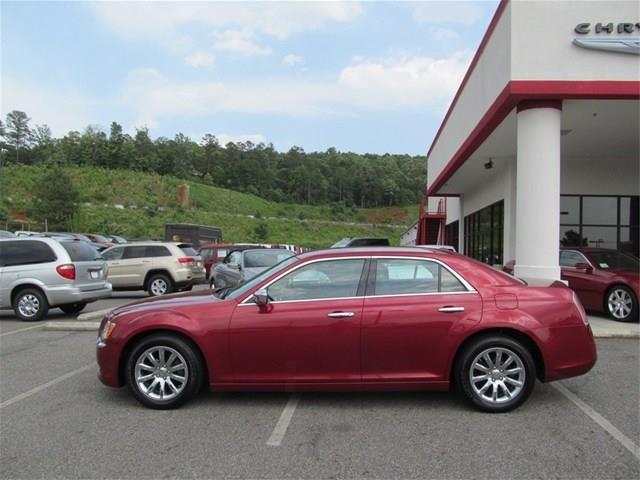 2012 Chrysler 300 SLT 25