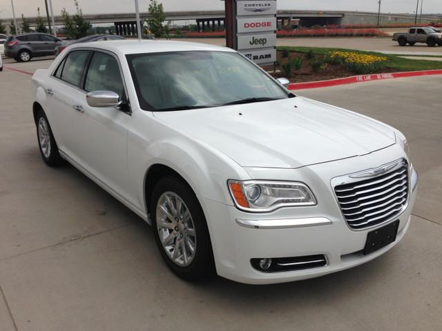 2012 Chrysler 300 SLT 25