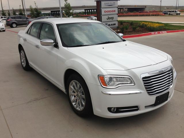 2012 Chrysler 300 SLT 25