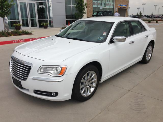 2012 Chrysler 300 SLT 25