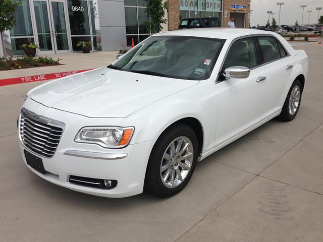 2012 Chrysler 300 SLT 25