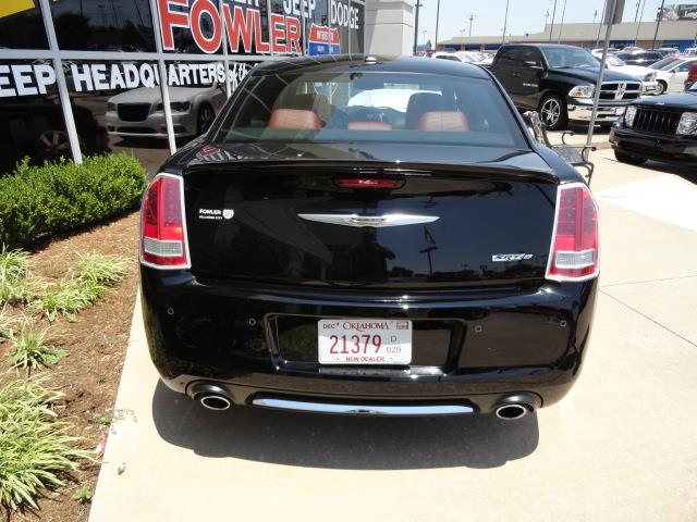 2012 Chrysler 300 4x4 XLT