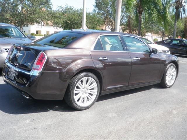 2012 Chrysler 300 SLT 25