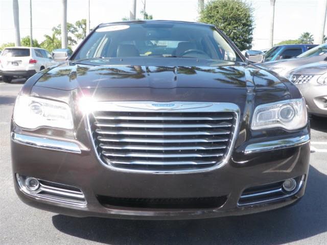 2012 Chrysler 300 SLT 25