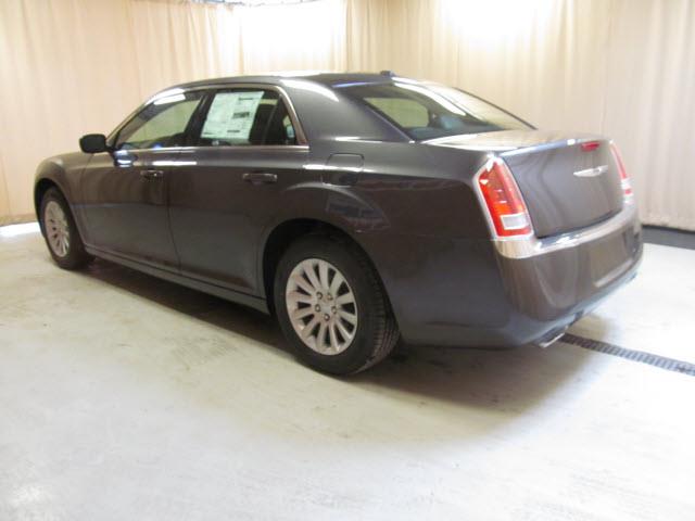 2013 Chrysler 300 Unknown