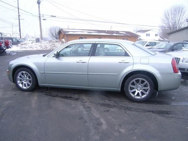 2005 Chrysler 300C Unknown