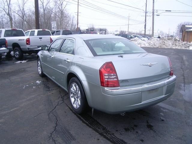 2005 Chrysler 300C Unknown