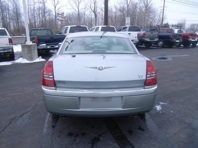 2005 Chrysler 300C Unknown