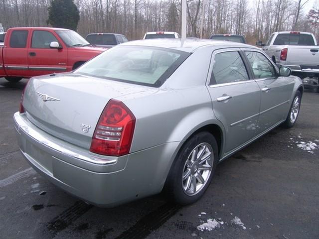 2005 Chrysler 300C Unknown