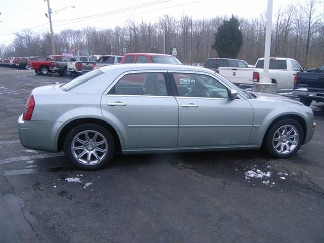 2005 Chrysler 300C Unknown