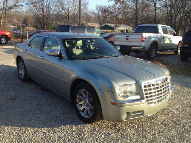 2005 Chrysler 300C Regular Cab