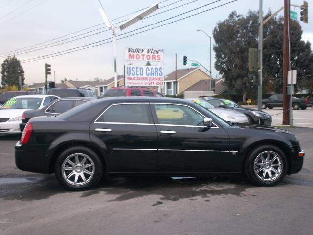 2005 Chrysler 300C Base