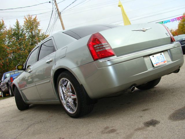 2005 Chrysler 300C Regular Cab