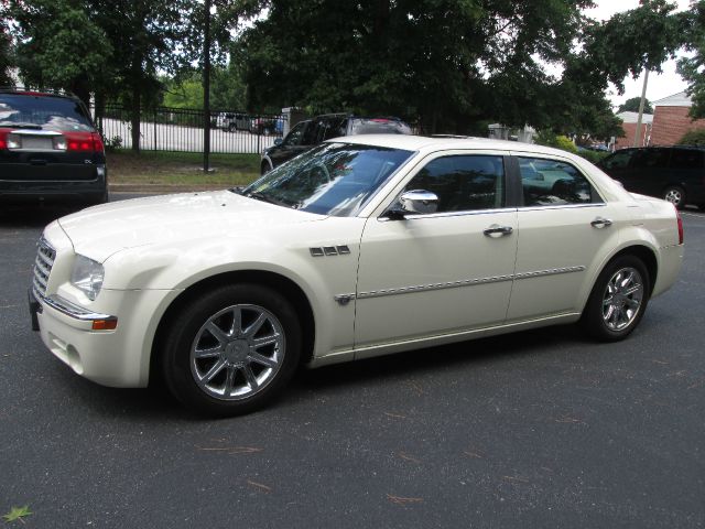 2005 Chrysler 300C Regular Cab