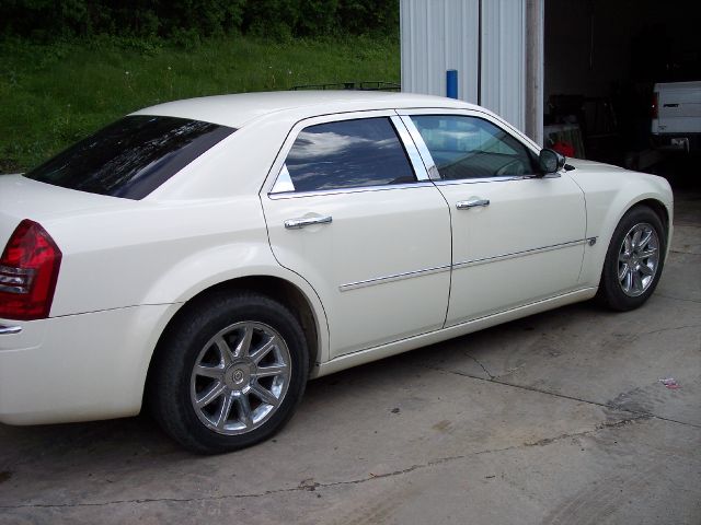 2005 Chrysler 300C Regular Cab