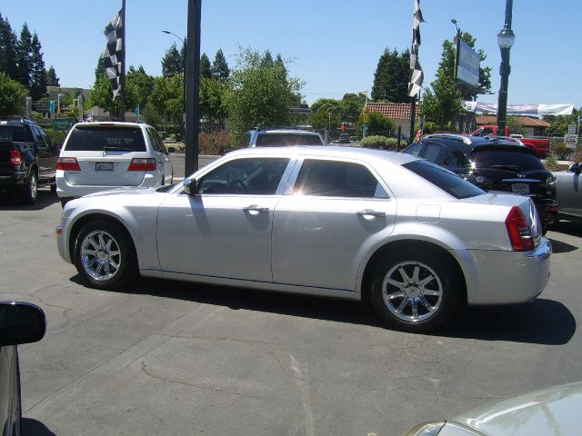 2005 Chrysler 300C Regular Cab