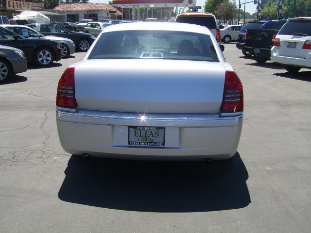 2005 Chrysler 300C Regular Cab