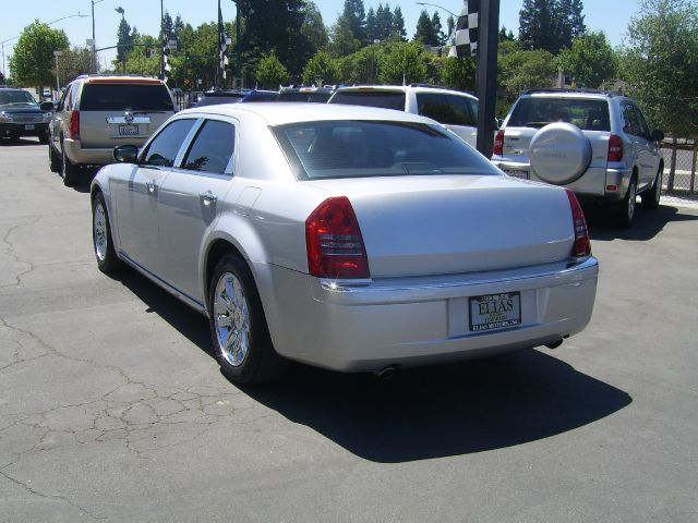 2005 Chrysler 300C Regular Cab