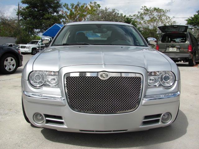 2005 Chrysler 300C Unknown