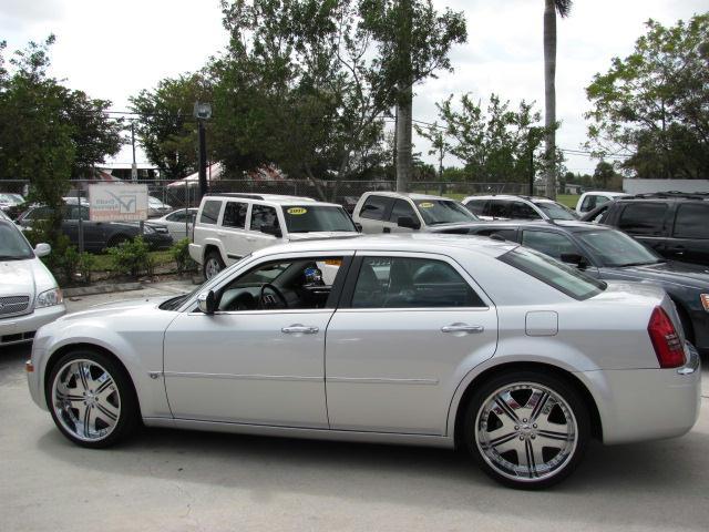 2005 Chrysler 300C Unknown