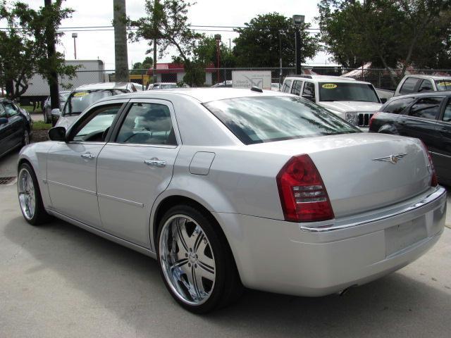 2005 Chrysler 300C Unknown