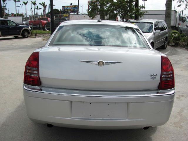 2005 Chrysler 300C Unknown