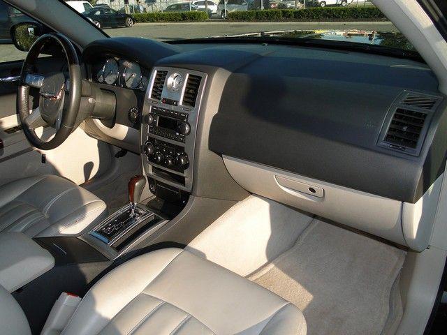 2005 Chrysler 300C Base