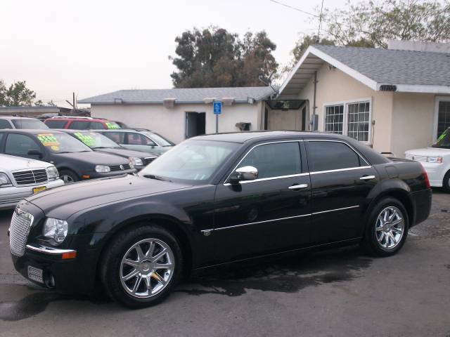 2005 Chrysler 300C Unknown