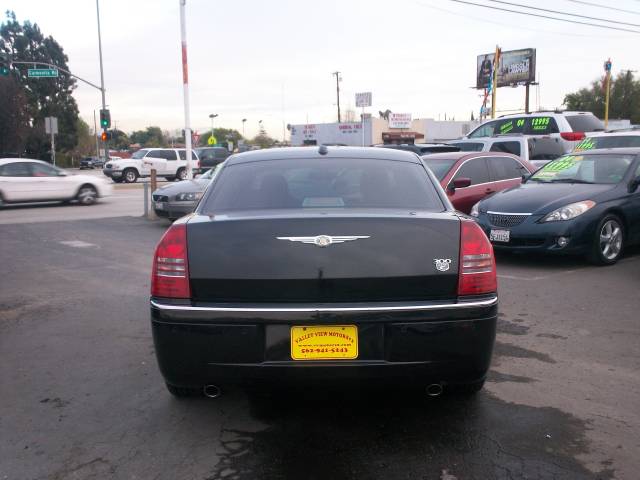 2005 Chrysler 300C Unknown