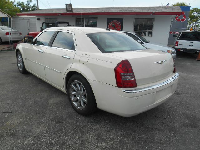 2005 Chrysler 300C Regular Cab