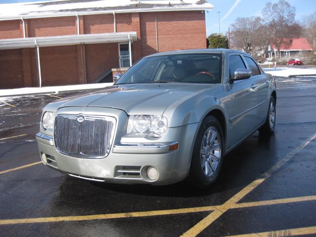 2005 Chrysler 300C Base