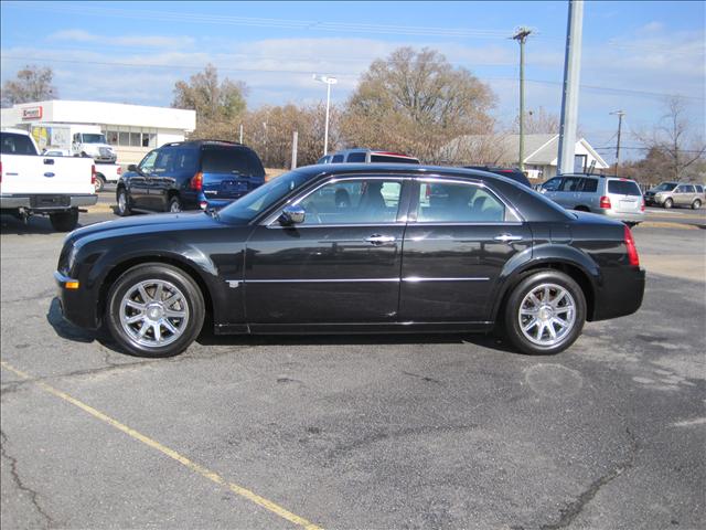 2005 Chrysler 300C Base