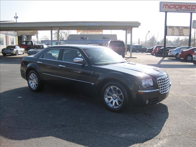 2005 Chrysler 300C Base