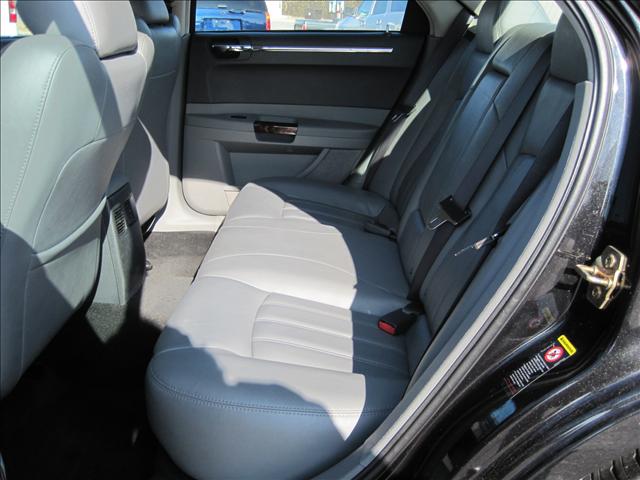 2005 Chrysler 300C Base