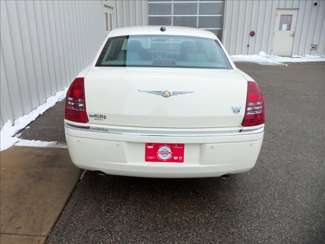 2005 Chrysler 300C Unknown