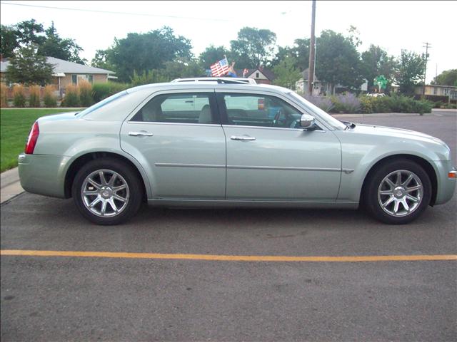 2005 Chrysler 300C 4x4 XLT