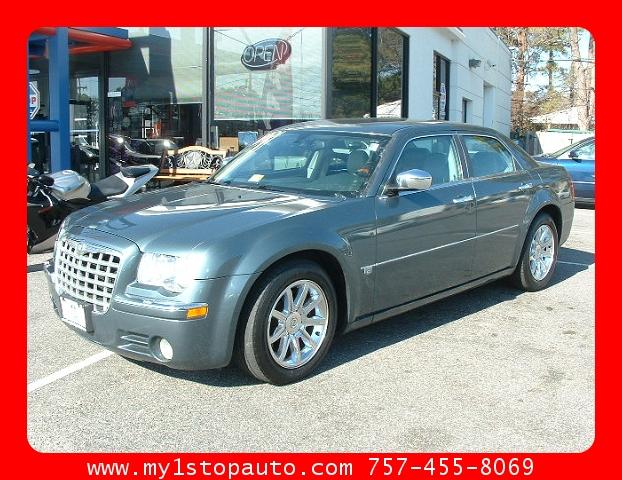 2005 Chrysler 300C Base